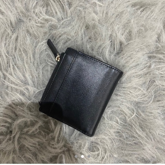 LIKE NEW GUESS Wallet - Picture 2 of 3
